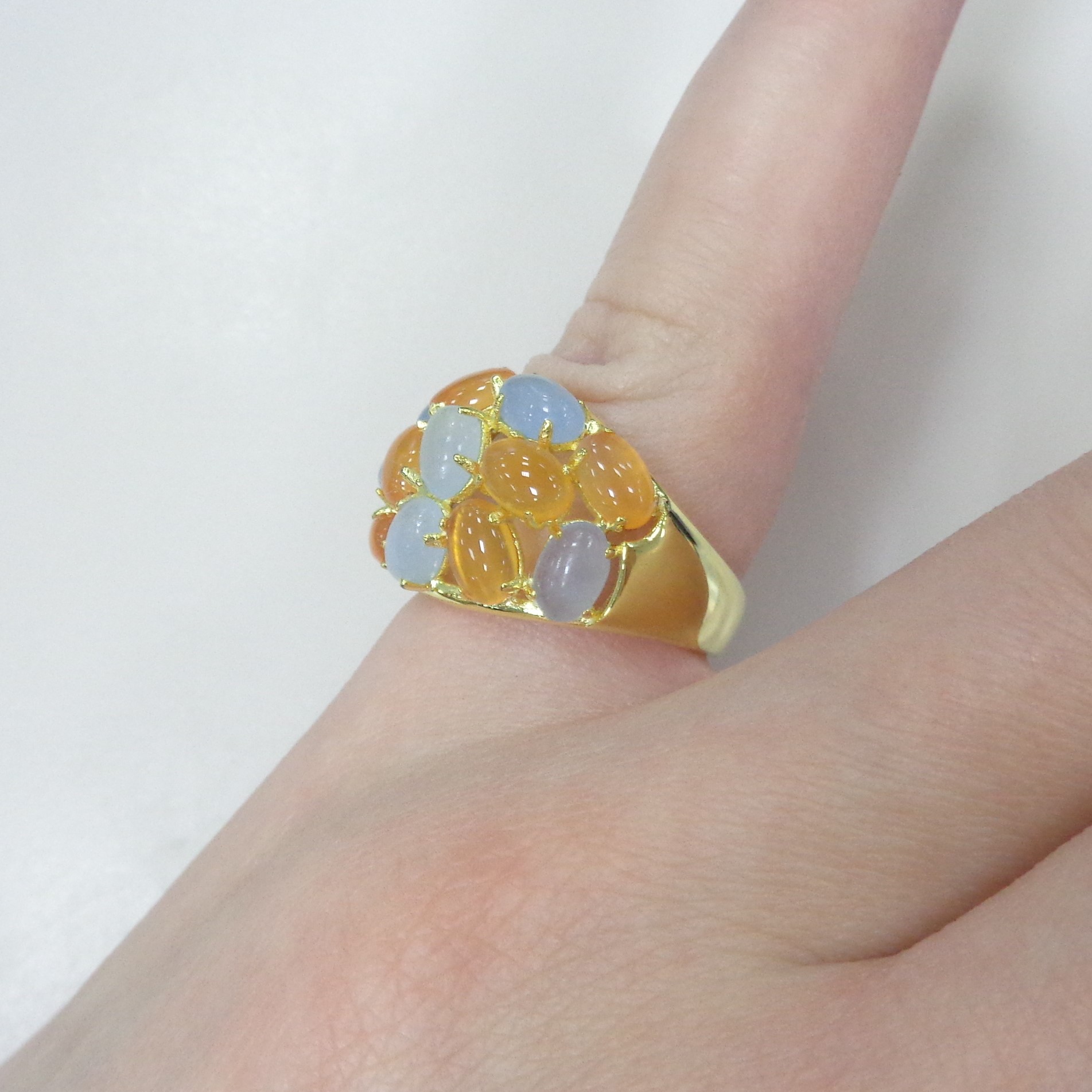 Серебряное кольцо с аквамаринами и халцедонами